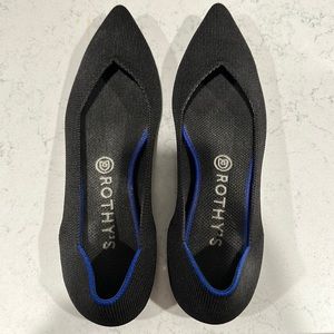 Black pointed toe Rothys